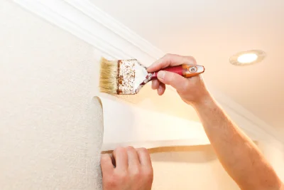 Pose de papier peint à Courmas — revêtements muraux et toiles de verre